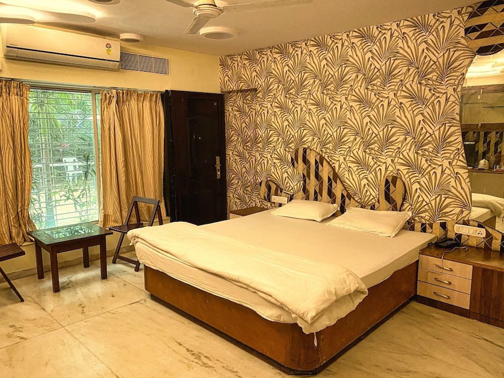 undefined Royal Palms 9