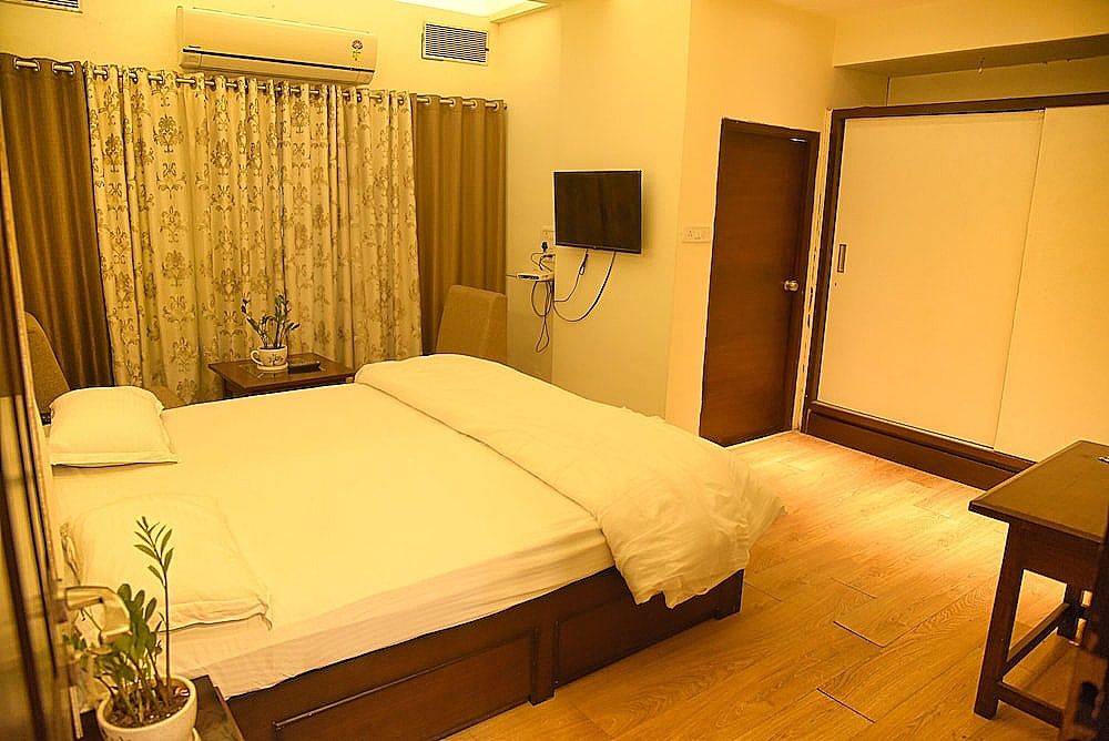 undefined Royal Palms 6