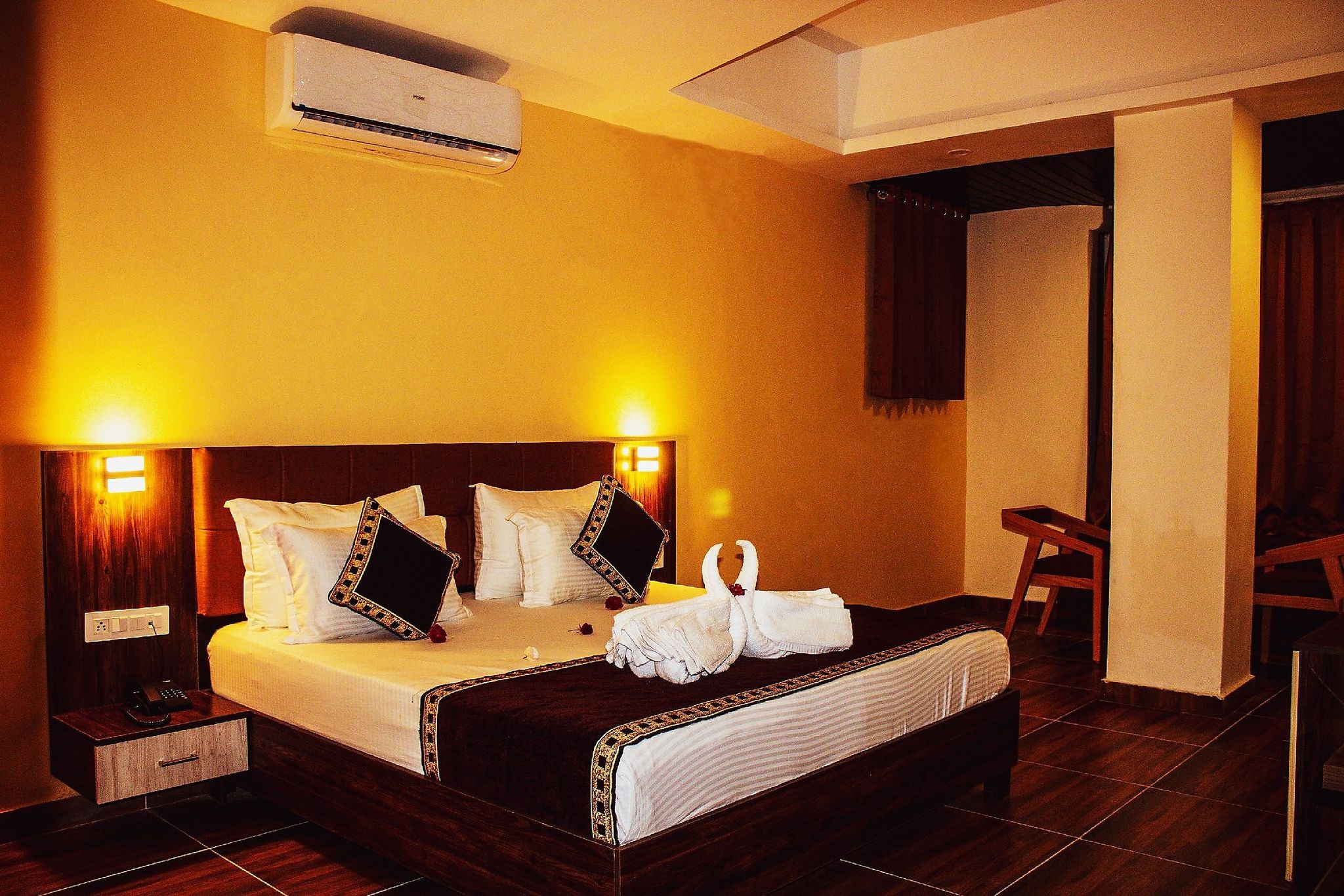 Hotel Charan Kamal