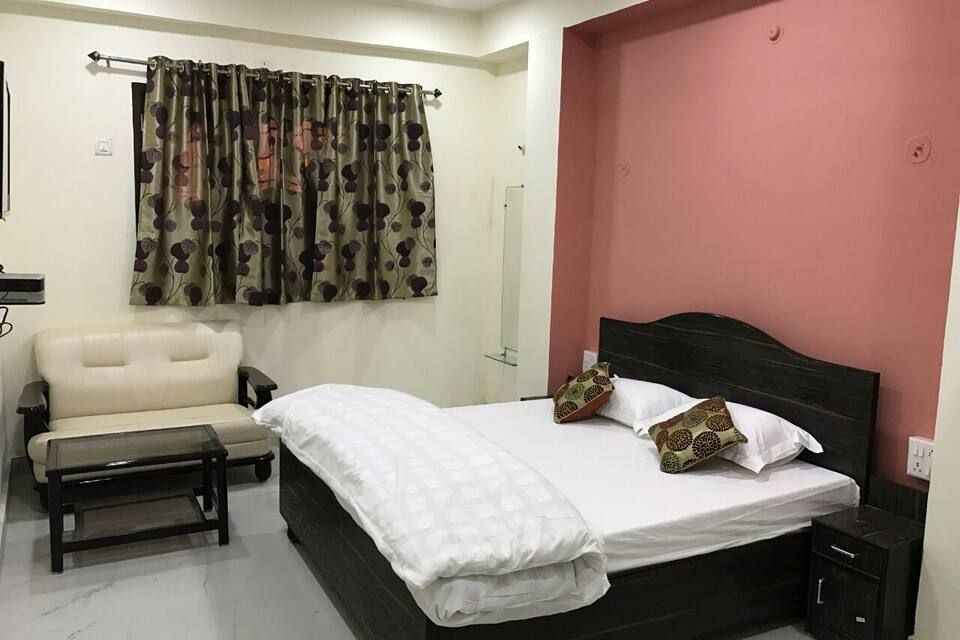0000308349	Satyam Suite Room