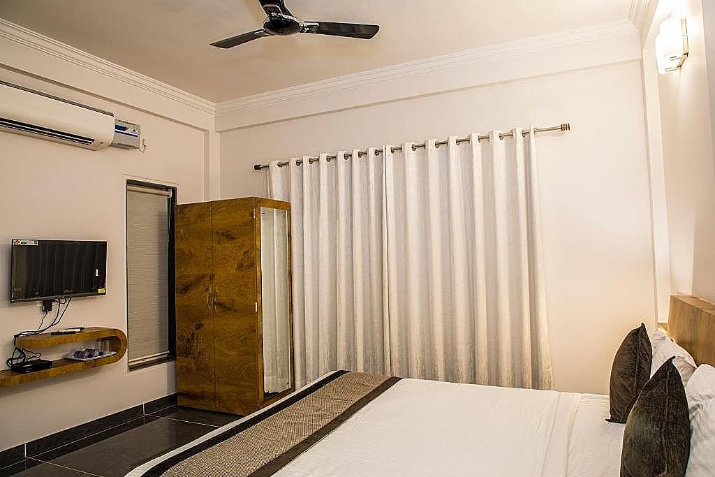 Harmal's Residency Deluxe Room 7