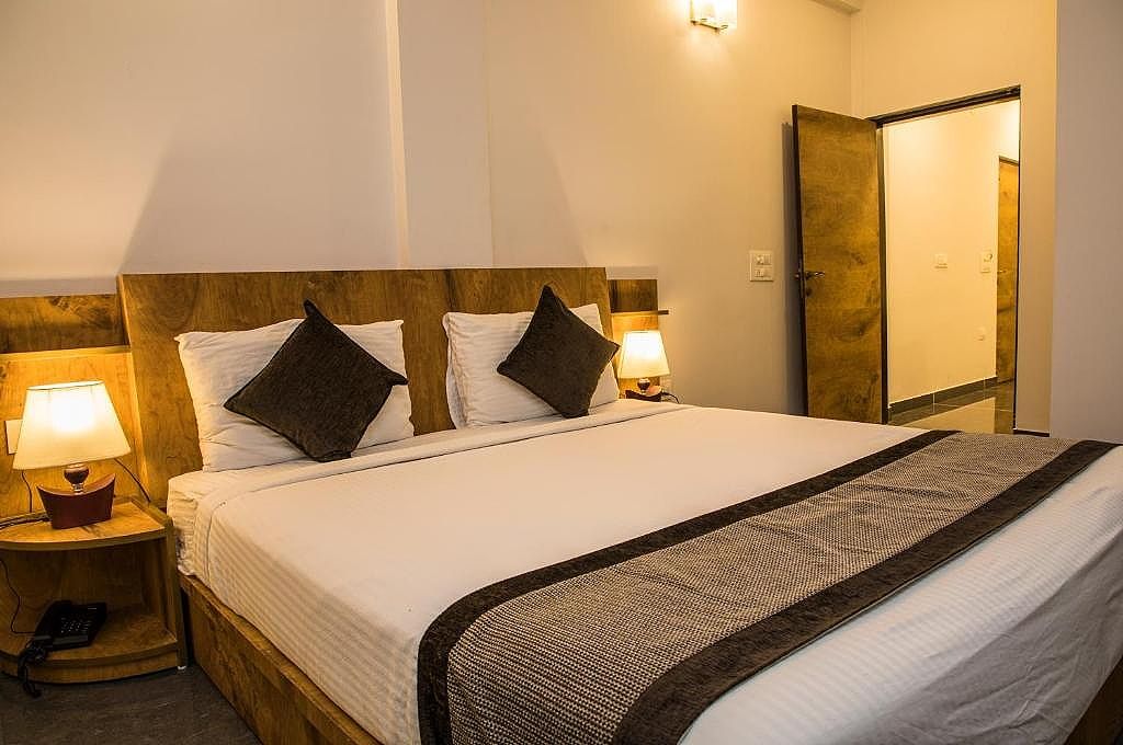 Harmal's Residency Deluxe Room 4