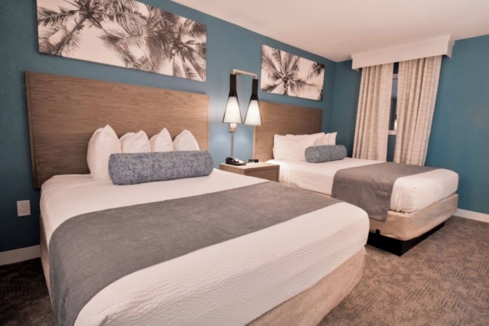 The Breakers Resort Paradise Oceanfront Deluxe Three Bedroom Condo 6Q