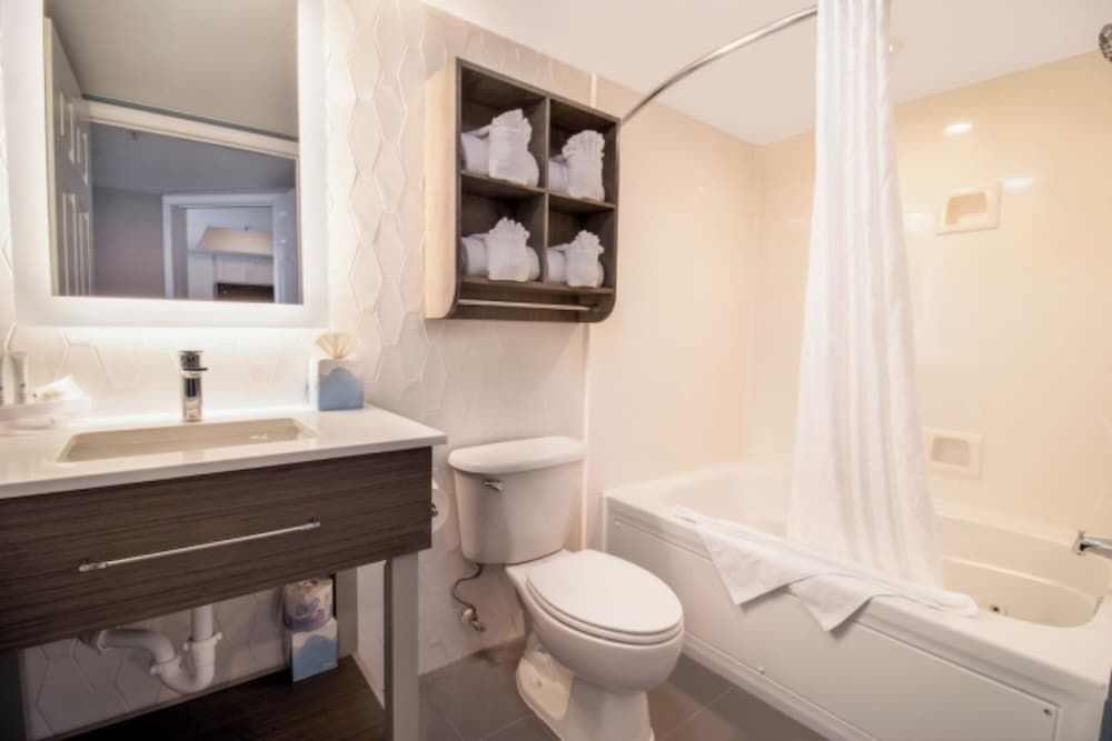 The Breakers Resort Paradise Oceanfront Deluxe Three Bedroom Condo 6Q 4