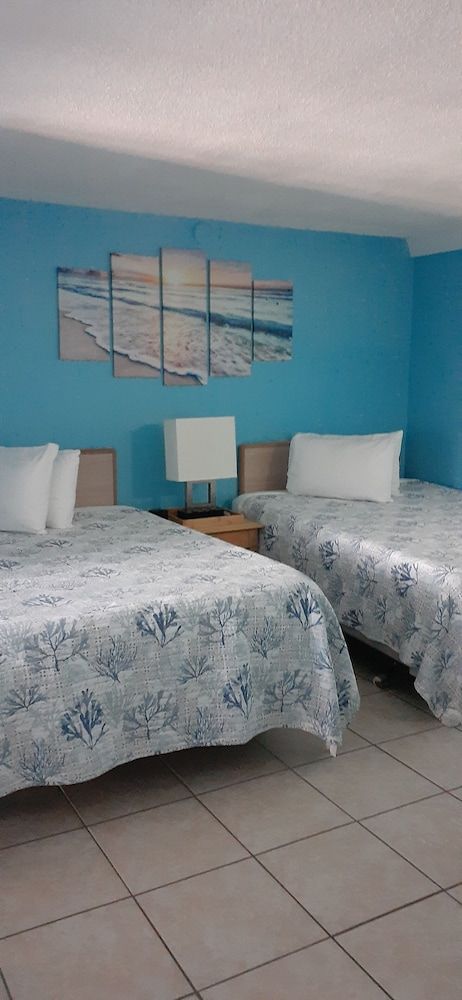 Hawaiian Inn Beach Resort Basic Suite