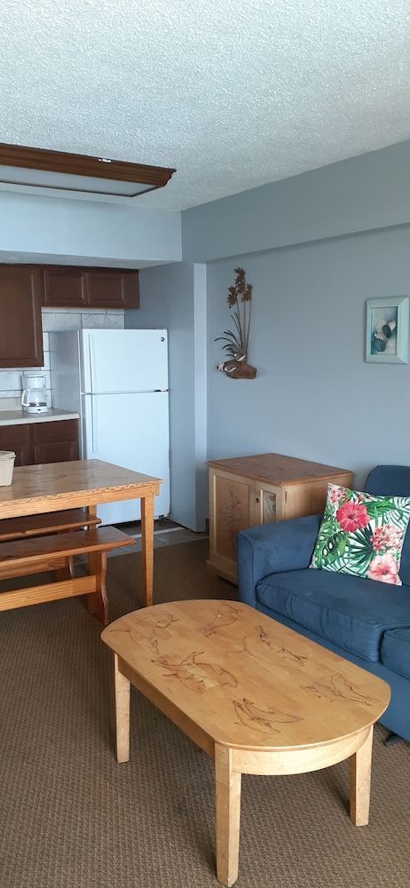 Hawaiian Inn Beach Resort