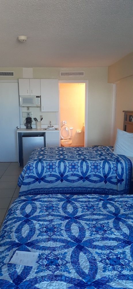 Hawaiian Inn Beach Resort Studio 2