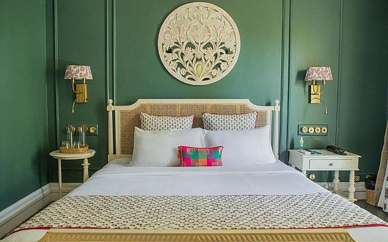 Red Thread Calangute Executive 6