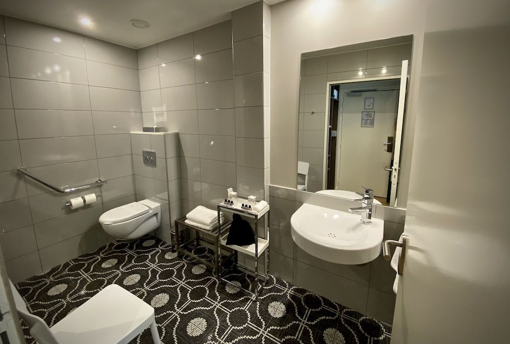 Le Basile Hôtel Double Room, Accessible, Ground Floor (PMR) 4