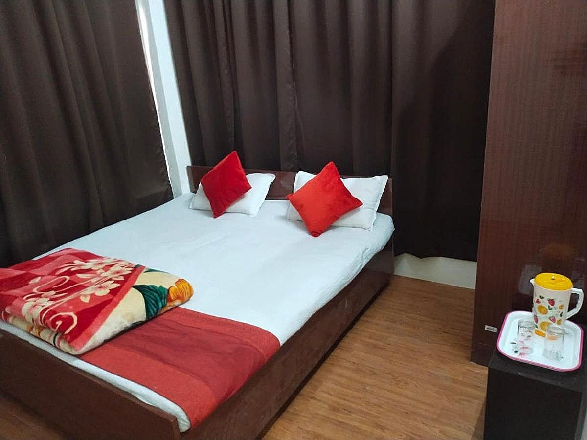 undefined Varanasi Paradise 4