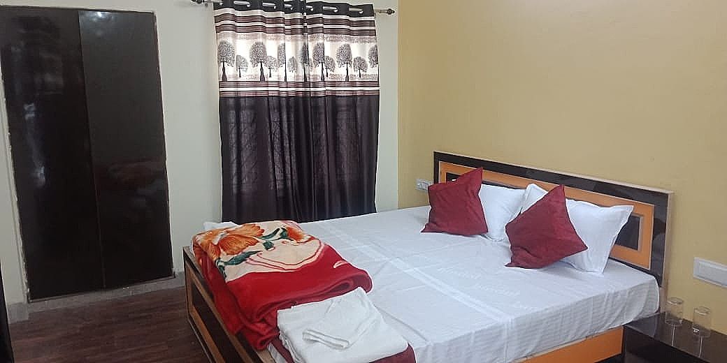 undefined Varanasi Paradise 3