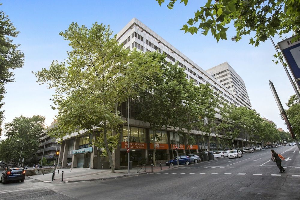 undefined Pierre & Vacances Apartamentos Edificio Eurobuilding 2 3