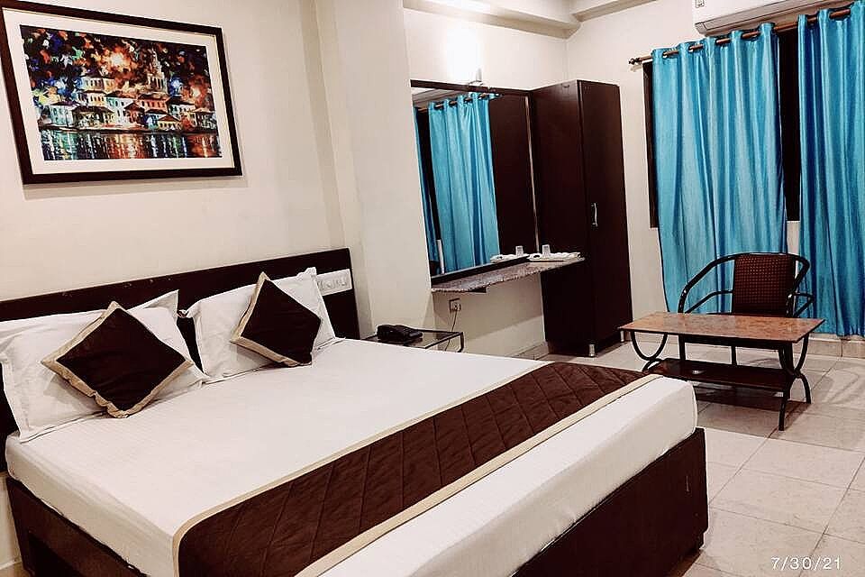 undefined Hotel Morya 4