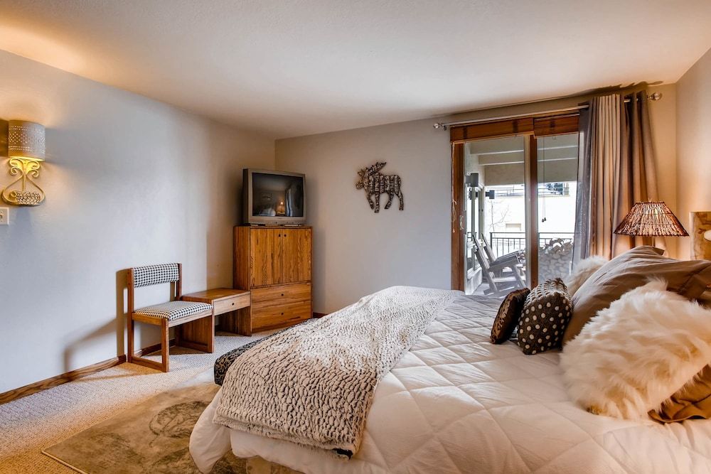 Room, 2 Bedrooms (Plaza, 2 Bath 4 Peak)