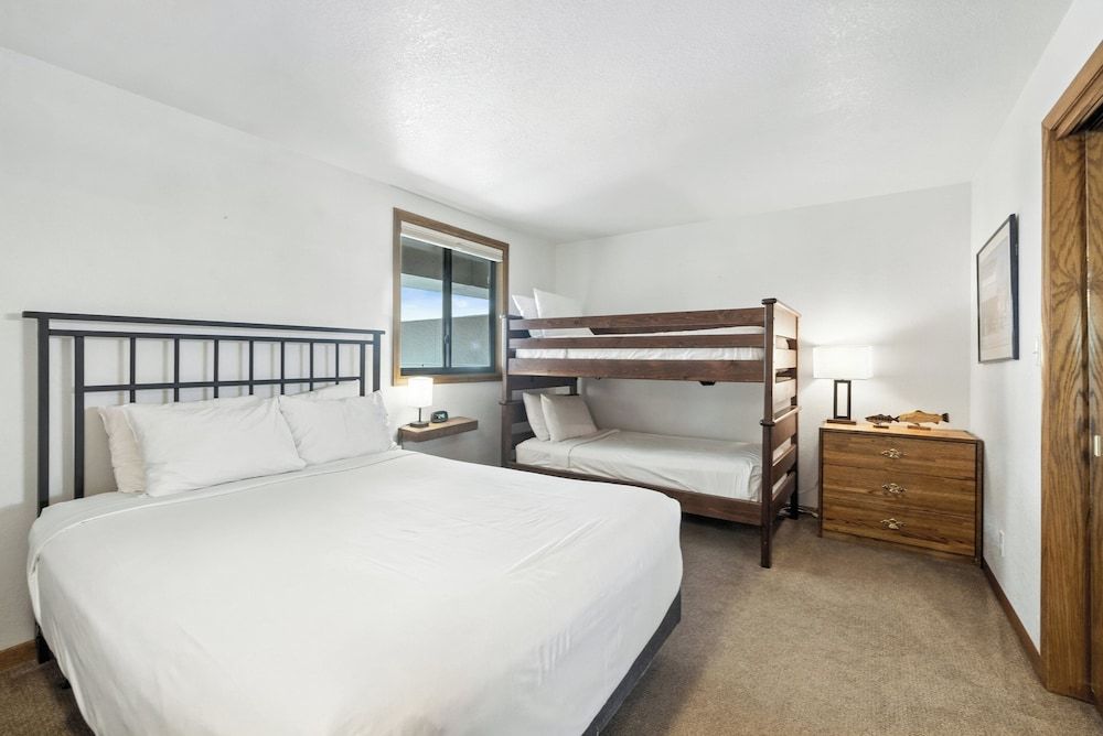 Plaza: 3 Bedroom 3 Bath 4 Peak