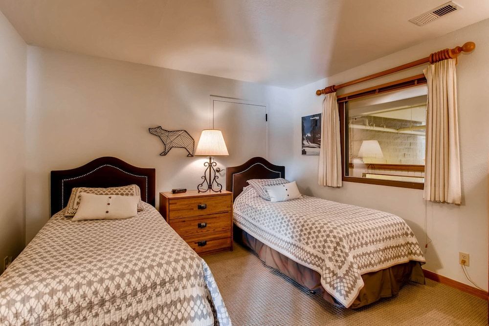 Room, 2 Bedrooms (Plaza, 2 Bath 3 Peak)