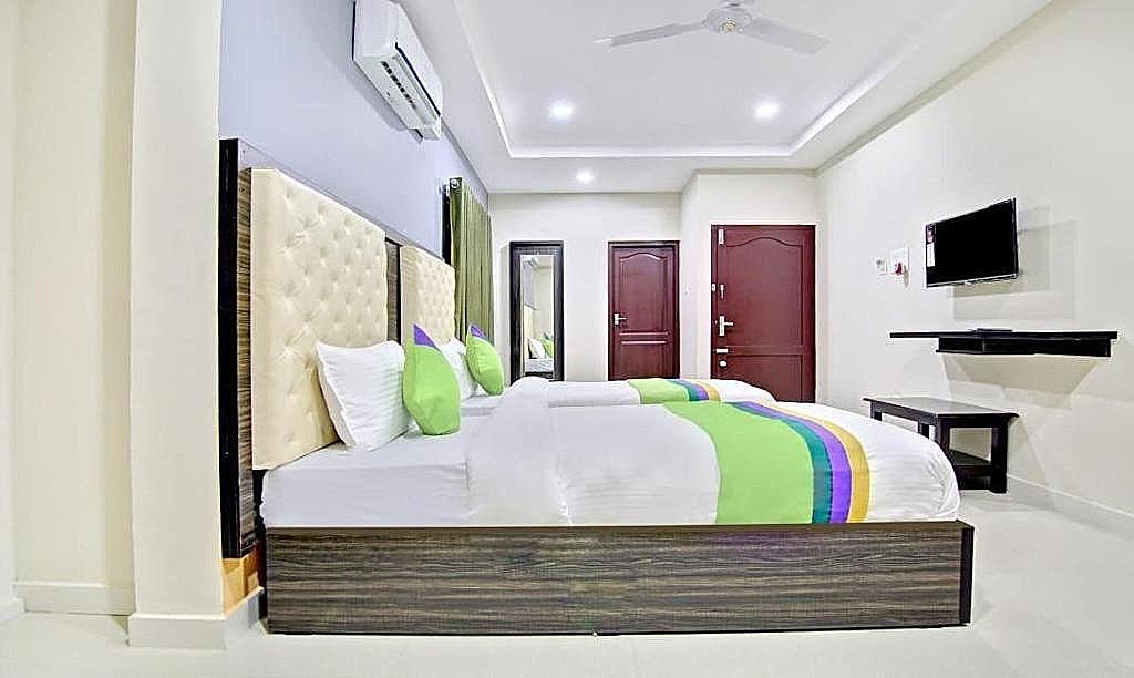 undefined Central Inn 7