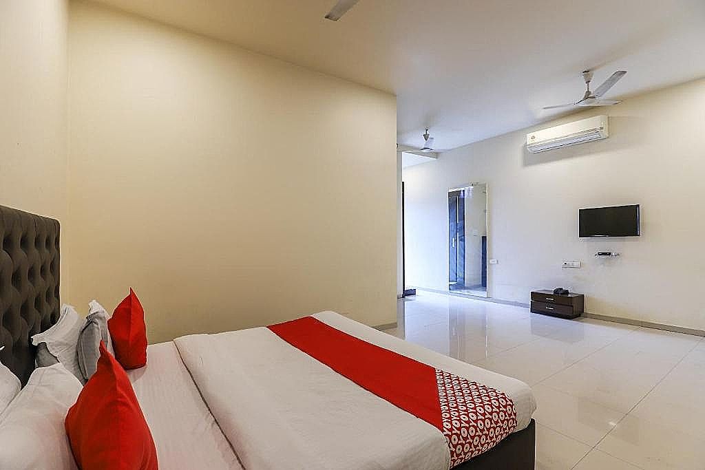 OYO 71730 Hotel Marigold King Room 2