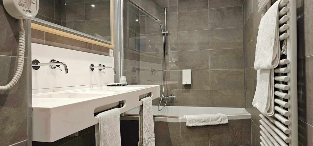 Hotel Les 3 Clés Superior Twin Room 2