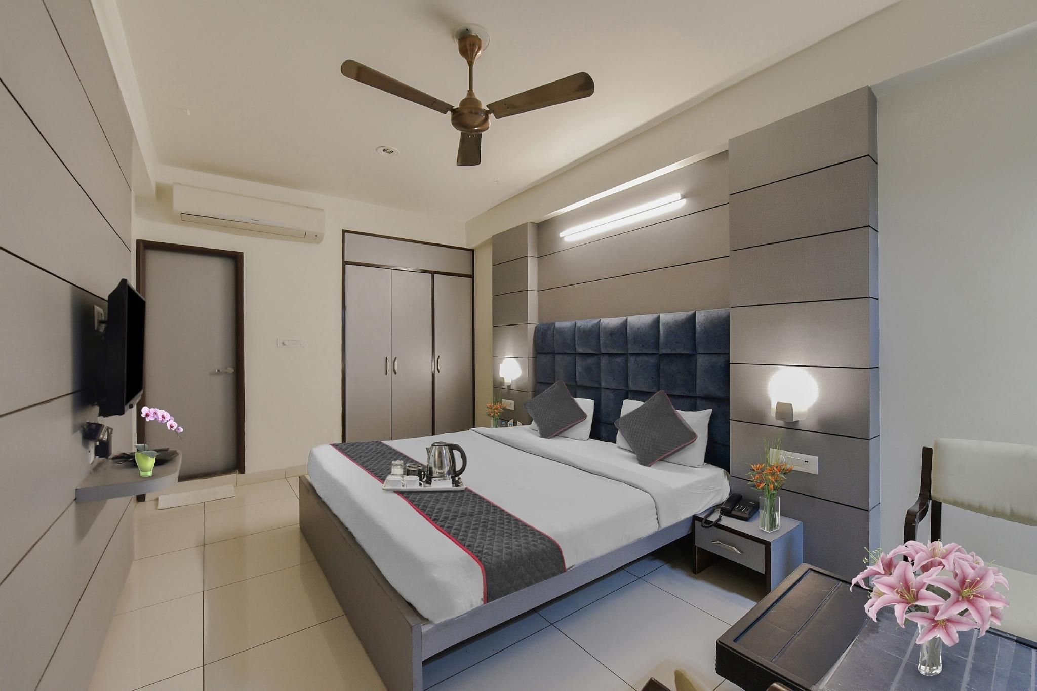 undefined OYO Townhouse 945 Hotel Rk Palace 5