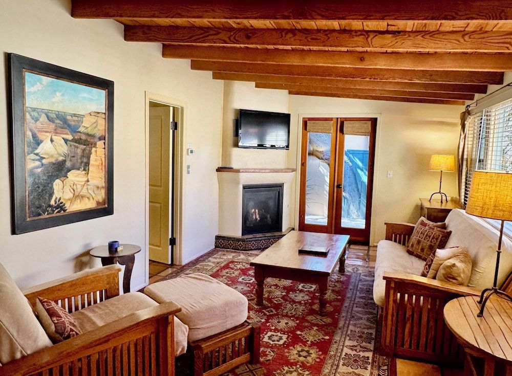 Blue Iguana Inn Two Bedroom Bungalow 5