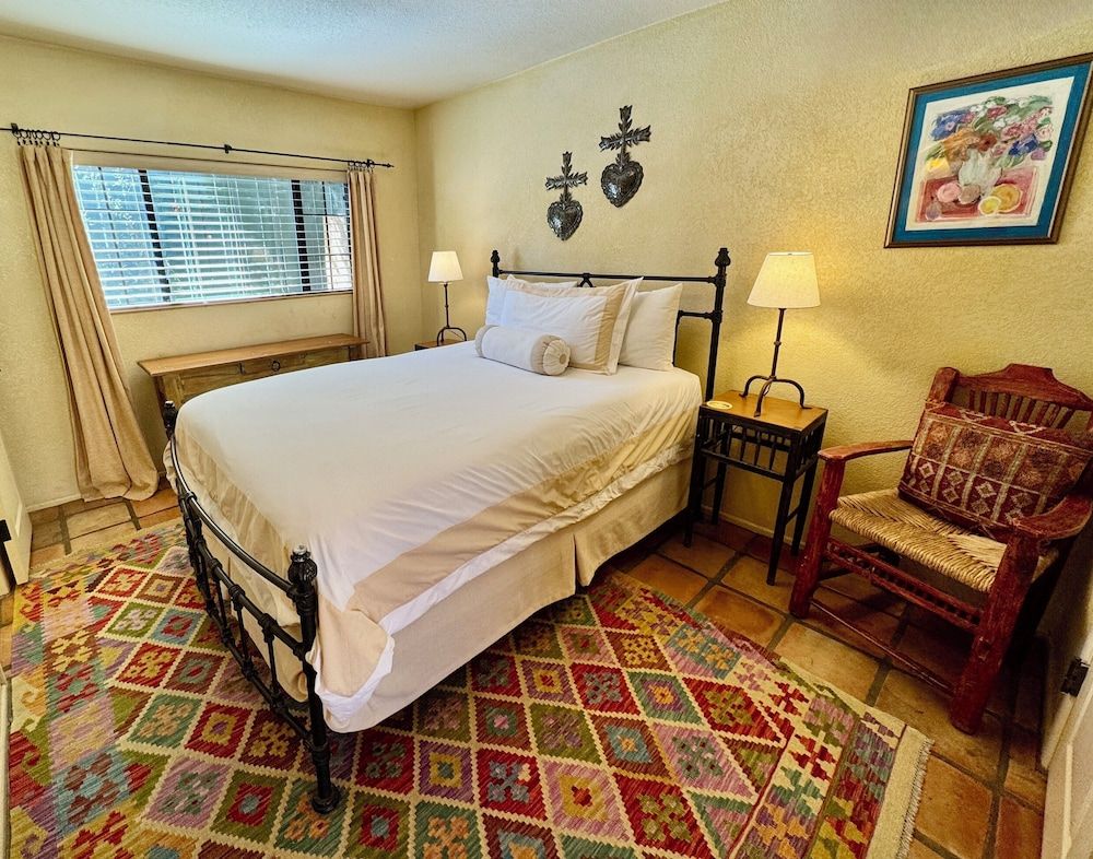 Blue Iguana Inn Two Bedroom Bungalow 3