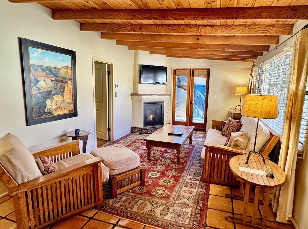 Blue Iguana Inn Two Bedroom Bungalow 7