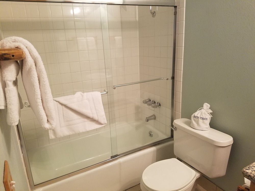 Deluxe Room, 1 King Bed, Fireplace