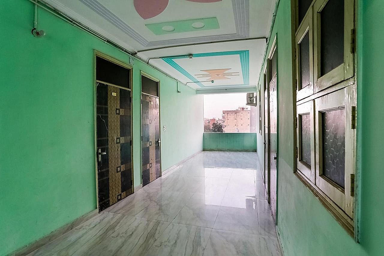 OYO 75131 Bandral Residency