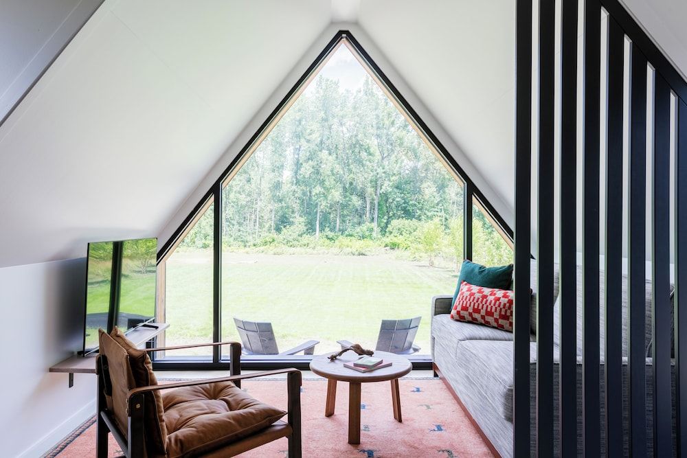 Outbound Stowe Cabin, 1 King Bed with Sofa bed 4