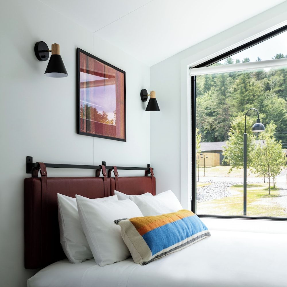 Outbound Stowe Cabin, 1 King Bed with Sofa bed