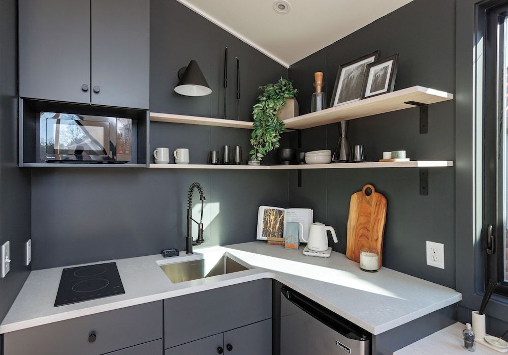 Outbound Stowe Cabin, 1 King Bed with Sofa bed 3