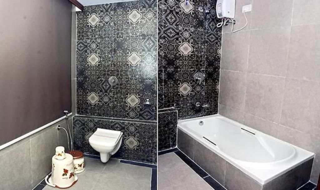 Fabhotel Royal Wings Deluxe Room 5