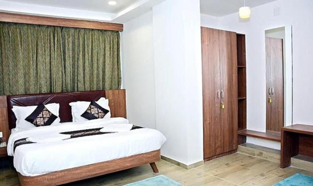 Fabhotel Royal Wings Deluxe Room 6