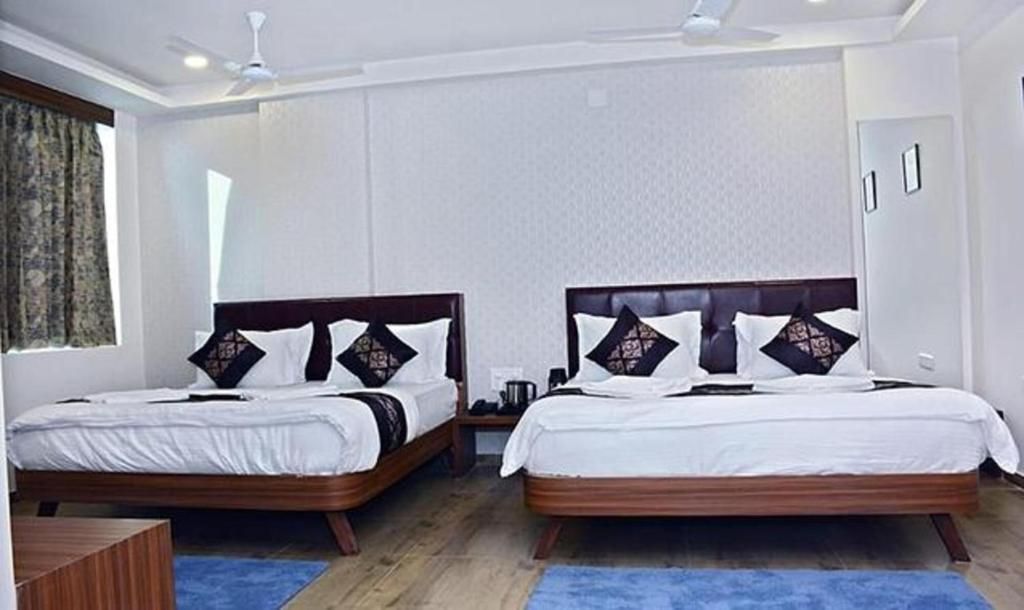 Fabhotel Royal Wings Deluxe Room