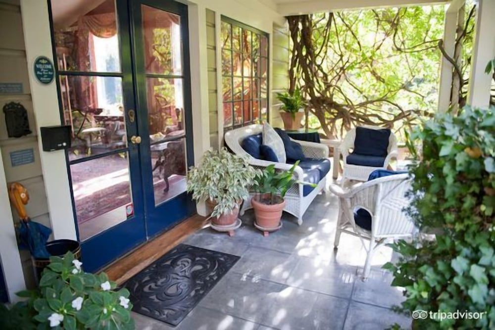 undefined Simpson House Inn 8