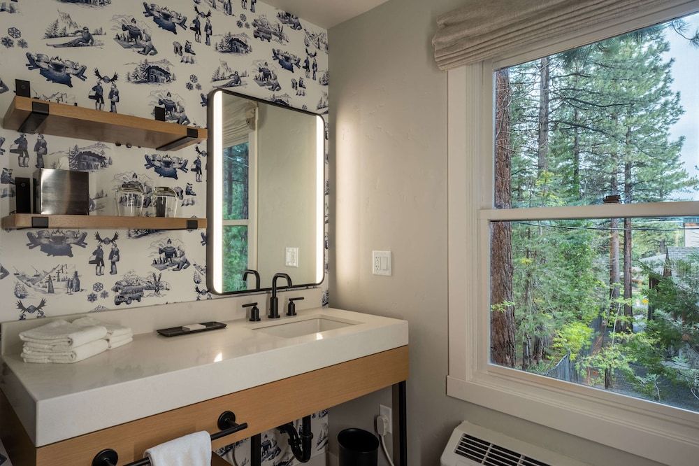 The Incline Lodge Standard Room, 2 Queen Beds 5