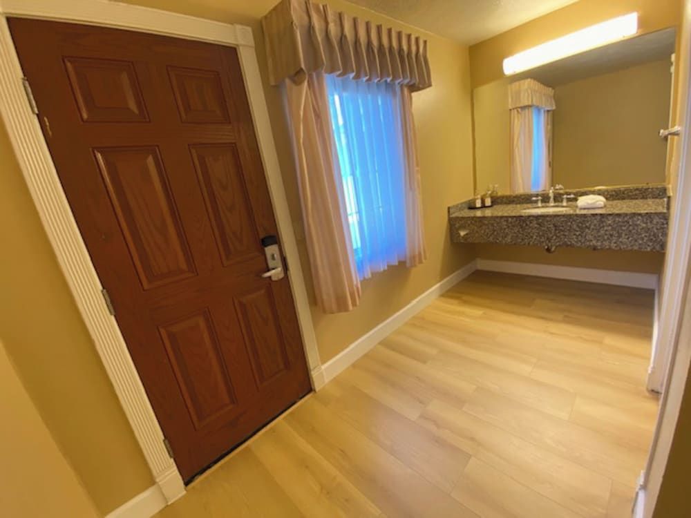 Cliff House Inn On The Ocean Deluxe Room #1, Ocean View, Fireplace 15