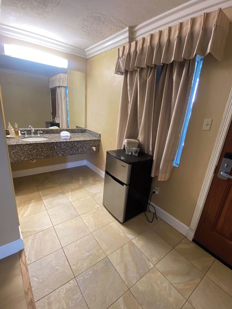 Cliff House Inn On The Ocean OCEAN VIEW DELUXE #11, KING + TWIN 6