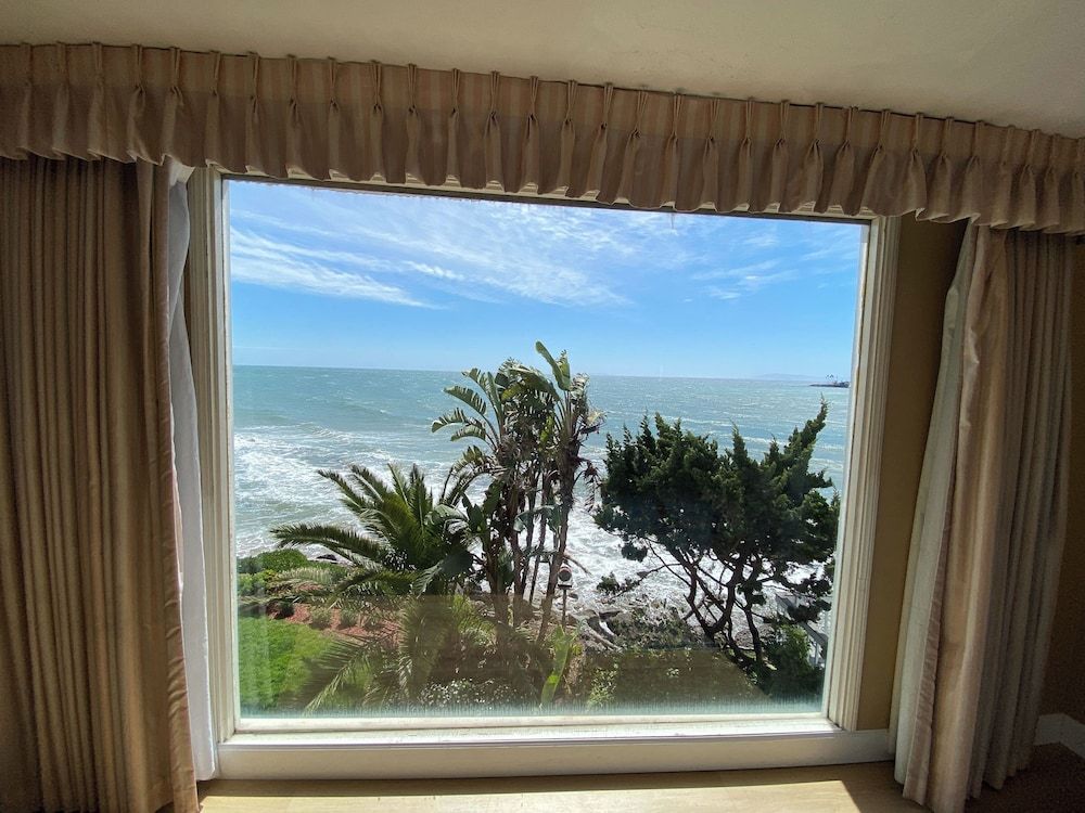 Cliff House Inn On The Ocean OCEAN VIEW TWO ROOM JACUZZI SUITE #12 13