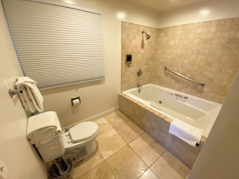 Cliff House Inn On The Ocean Deluxe Room #1, Ocean View, Fireplace 11