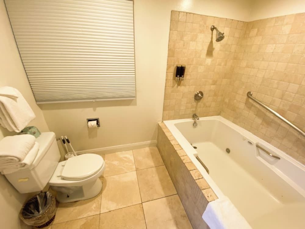 Cliff House Inn On The Ocean Deluxe Room #1, Ocean View, Fireplace 9