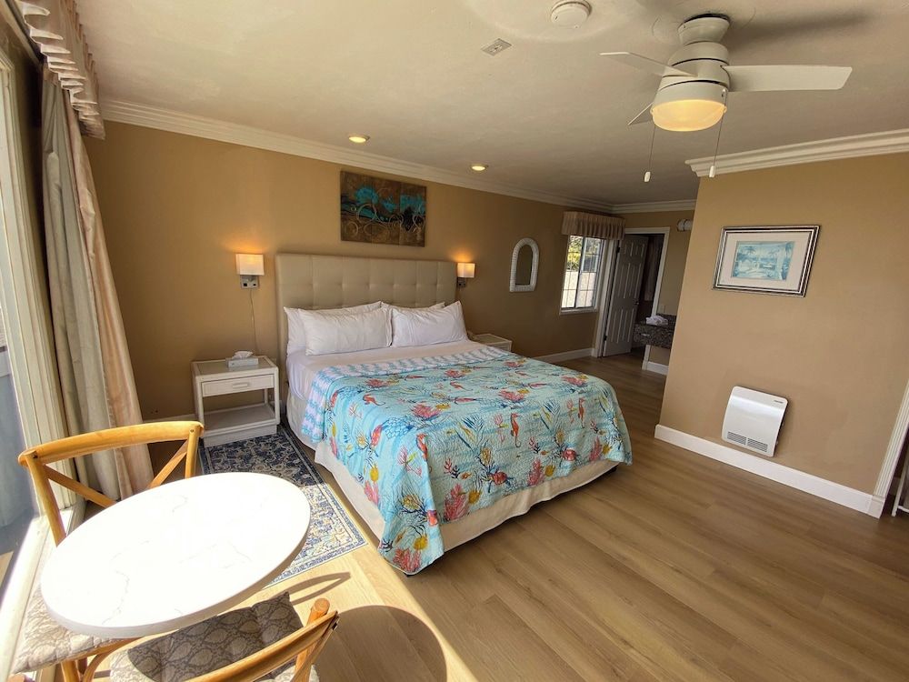 Cliff House Inn On The Ocean OCEAN VIEW TWO ROOM JACUZZI SUITE #12 6