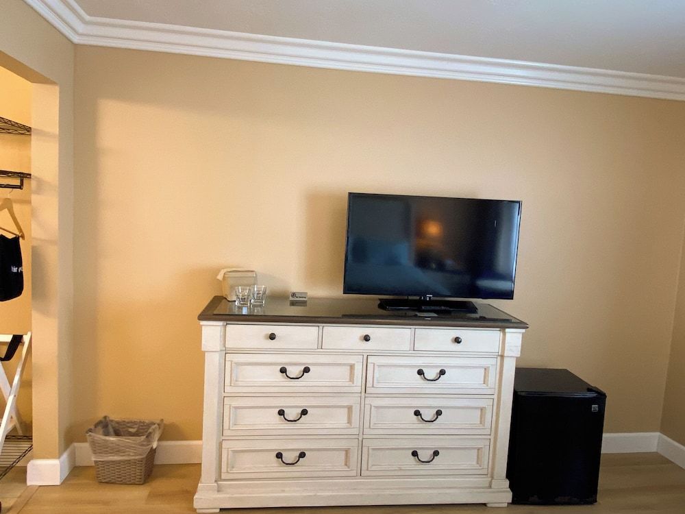 Cliff House Inn On The Ocean