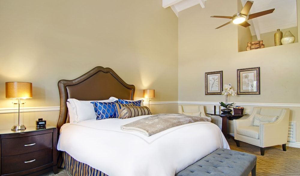 Deluxe Room, 1 King Bed, Fireplace