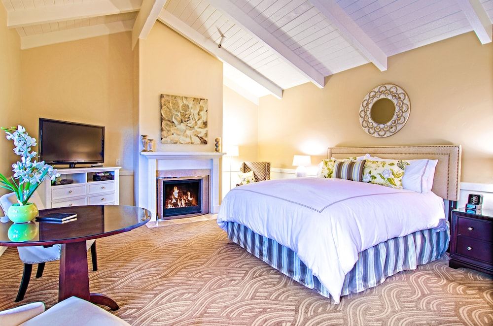 Premium Room, 1 King Bed, Jetted Tub