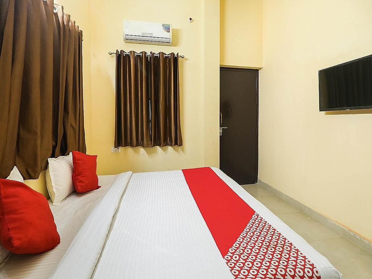 Hotel O Laavin Inn Near Gomti Riverfront Park Deluxe Room 4