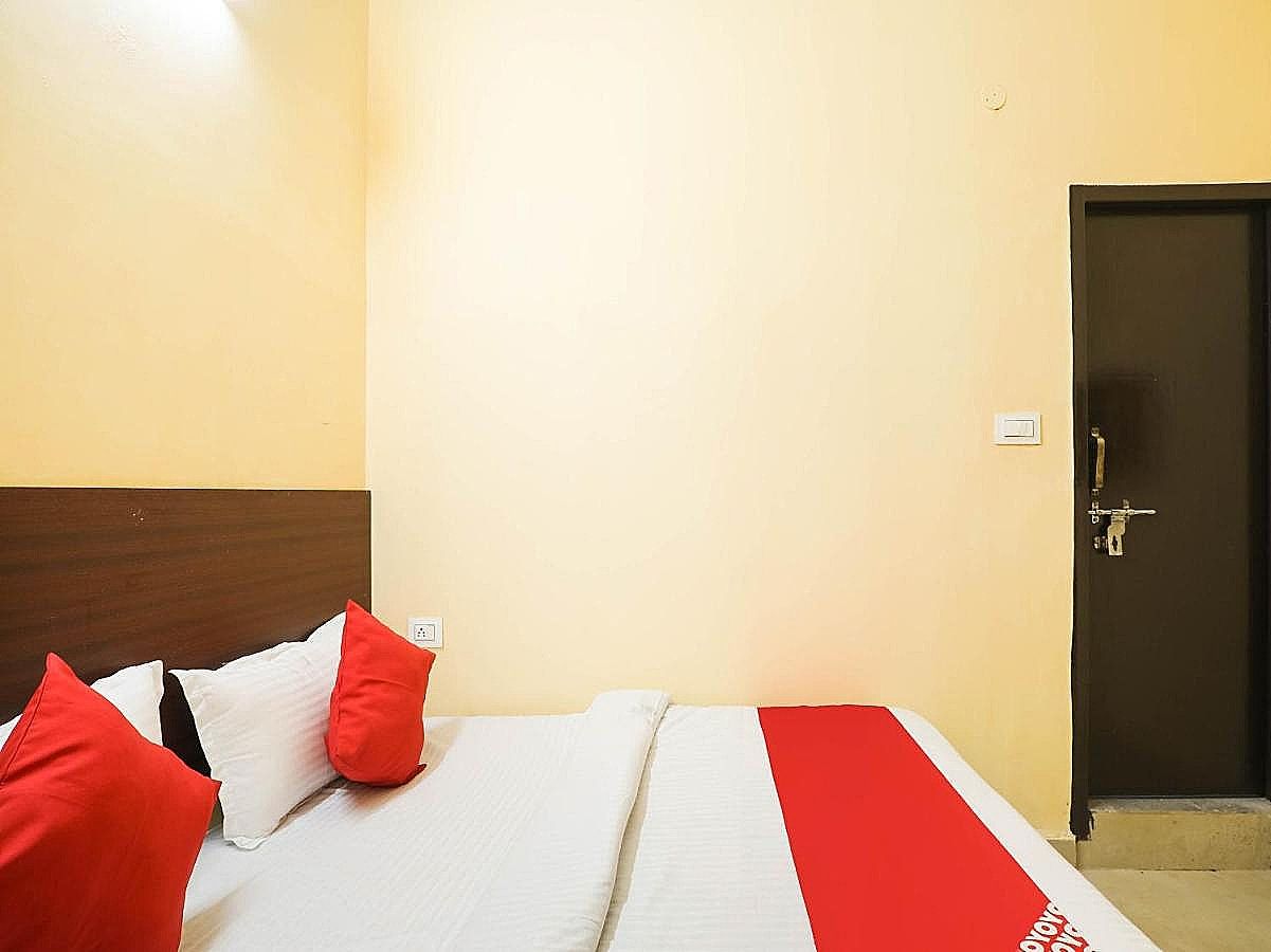 Hotel O Laavin Inn Near Gomti Riverfront Park Deluxe Room 13
