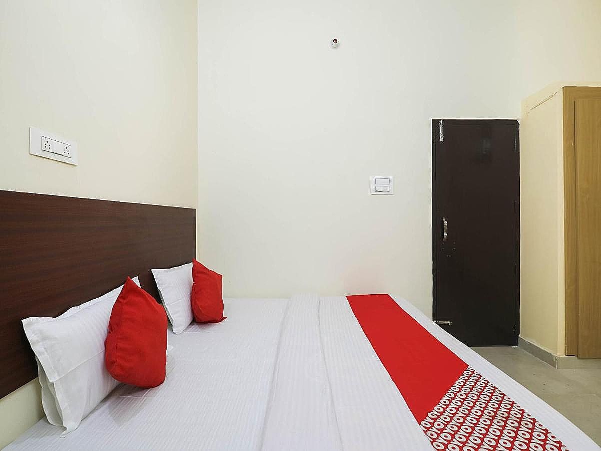 Hotel O Laavin Inn Near Gomti Riverfront Park Deluxe Room 5