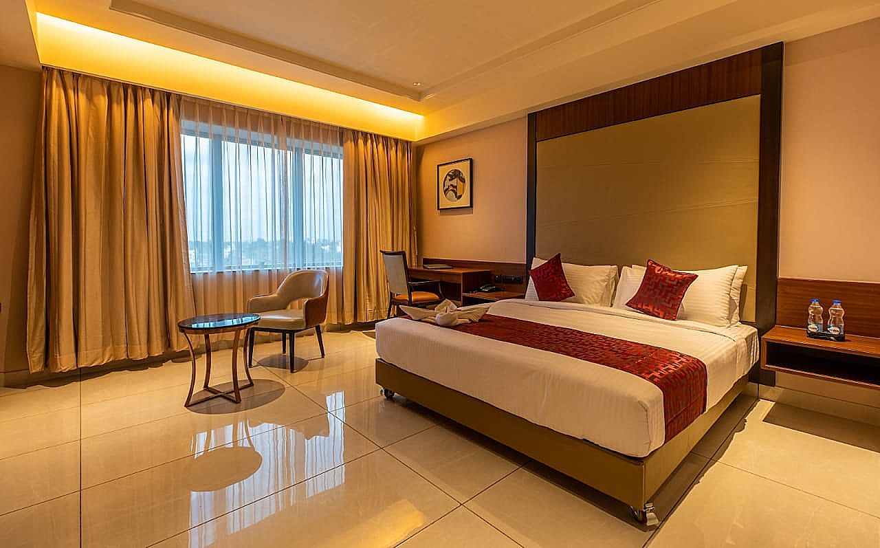 Hotel M Pro Palace Mysore - 12 Minutes to Mysore Palace Deluxe room with city view  9